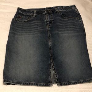 American eagle Denim skirt size 8